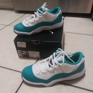 Jordan 11s